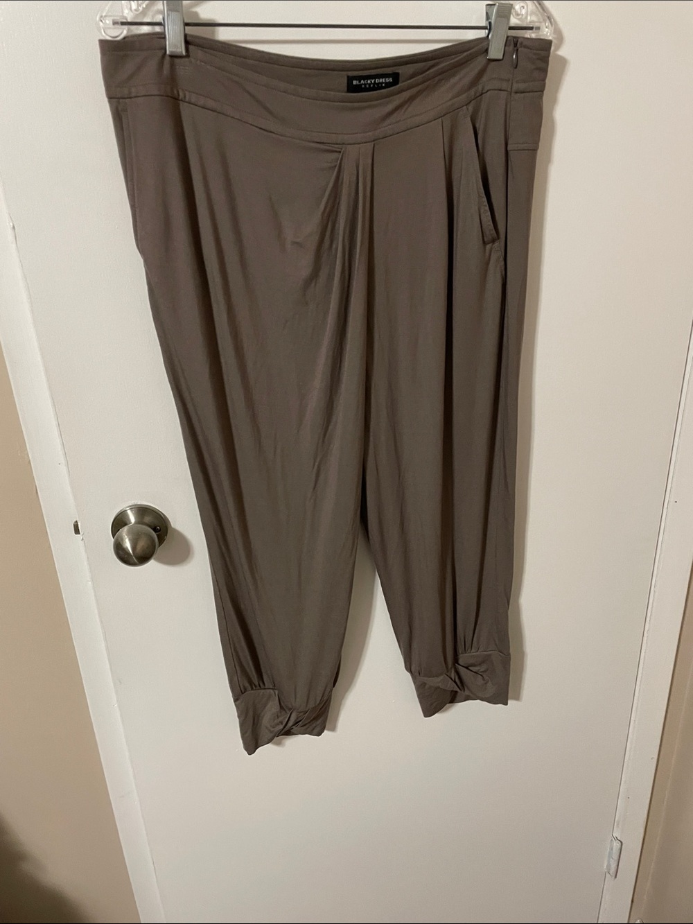 Blacky Dress Berlin Taupe Cropped Harem Joggers Size 12